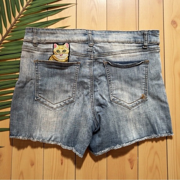 INDIGO REIN Distressed Denim Jean Shorts w/ Fun Patches – Size 11 Juniors - Picture 4 of 10